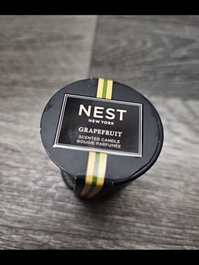 NEST Fragrances Grapefruit Scented Candle